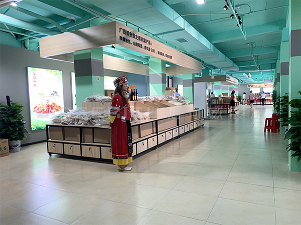 扶貧展廳設(shè)計(jì)現(xiàn)場(chǎng)圖